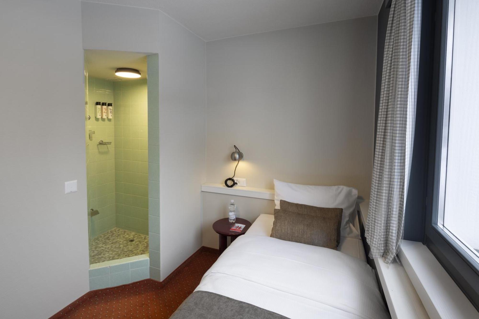Hotel Bergidyll - Riders Haven Self Check-In Hotel Андермат Екстериор снимка